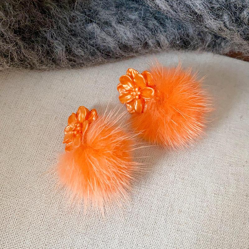 Silver Needle Autumn and Winter Flower Hairball Earrings Retro Premium Atmosphere Earrings Niche Fashion New Earrings Women