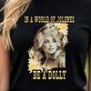 Maglietta Dolly Parton, Sii una Dolly Tee, Maglietta Musica Country, Maglietta Grafica Western Retrò, Estetica Country Vintage, Top per Outfit da Cowgirl