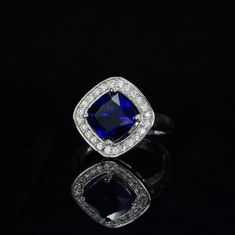 CMM Classic Design 0.8 Ct Princess Cut Fashion Square AAA+ CZ Zirconia White Golden Engagement Women Rings