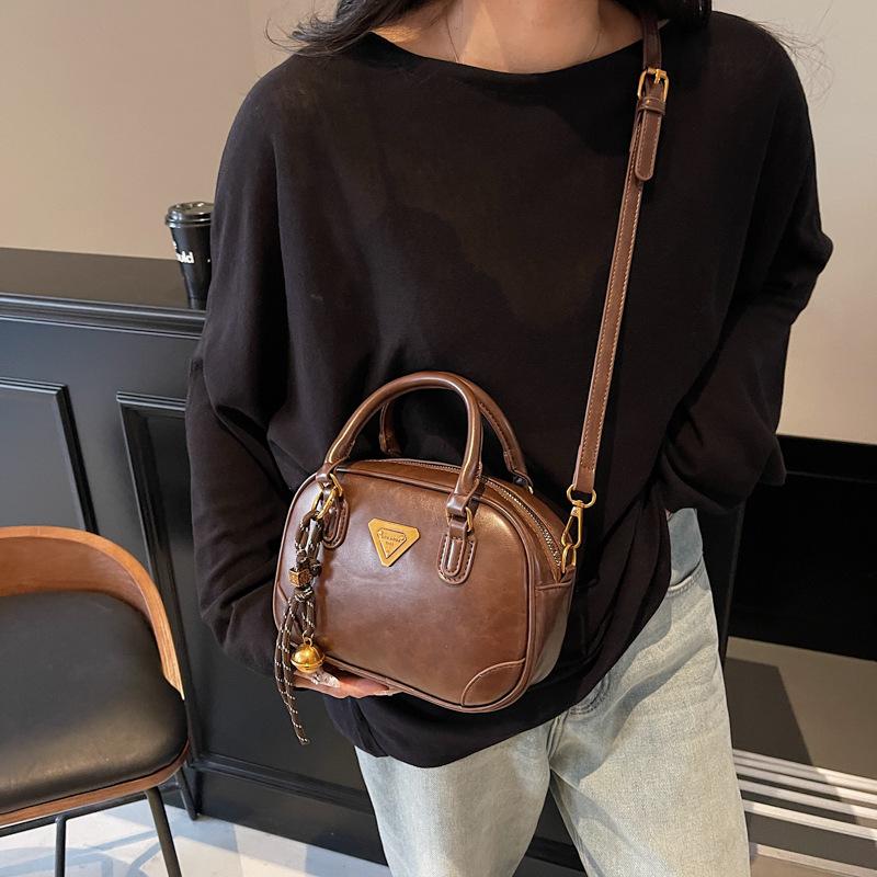 Handheld women's bag shoulder messenger bag fashion handbag bag 2025 autumn and winter new bag women