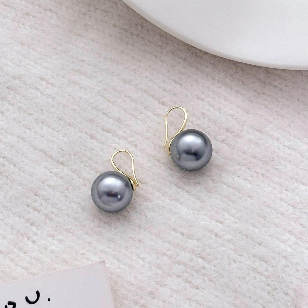 Elegant Retro Gray Pearl Earrings with Light Luxury Feel for Women