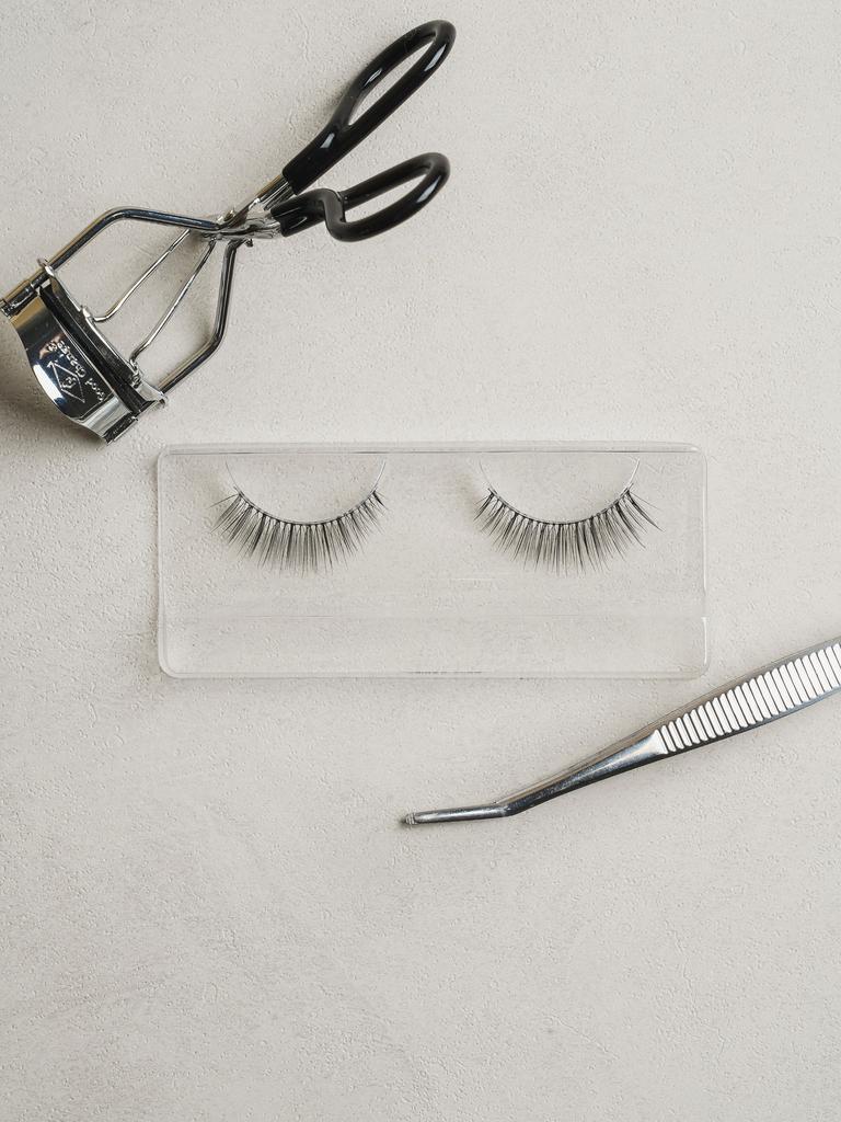 Voluminöse künstliche Wimpern - Musikalisch