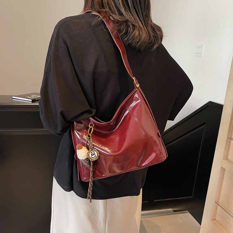 Premium Bag Women's Maillard Messenger Bag New Commuter Retro Tote Bag Large Capacity Shoulder Women's Bag Bag
