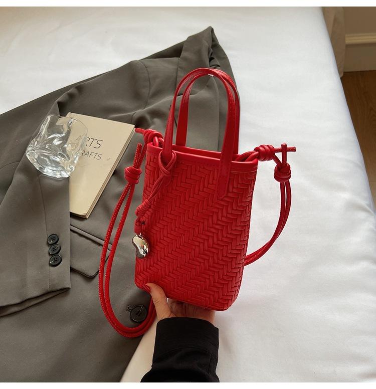 2025 woven bag popular versatile high sense mobile phone messenger bag fashion niche design commuter messenger bag