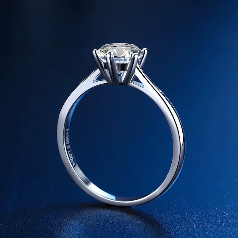 PT950 White Gold Classic Six Claws Moissanite Diamond Ring with the Same Platinum Carat Moissanite Diamond Ring Luxury Simple