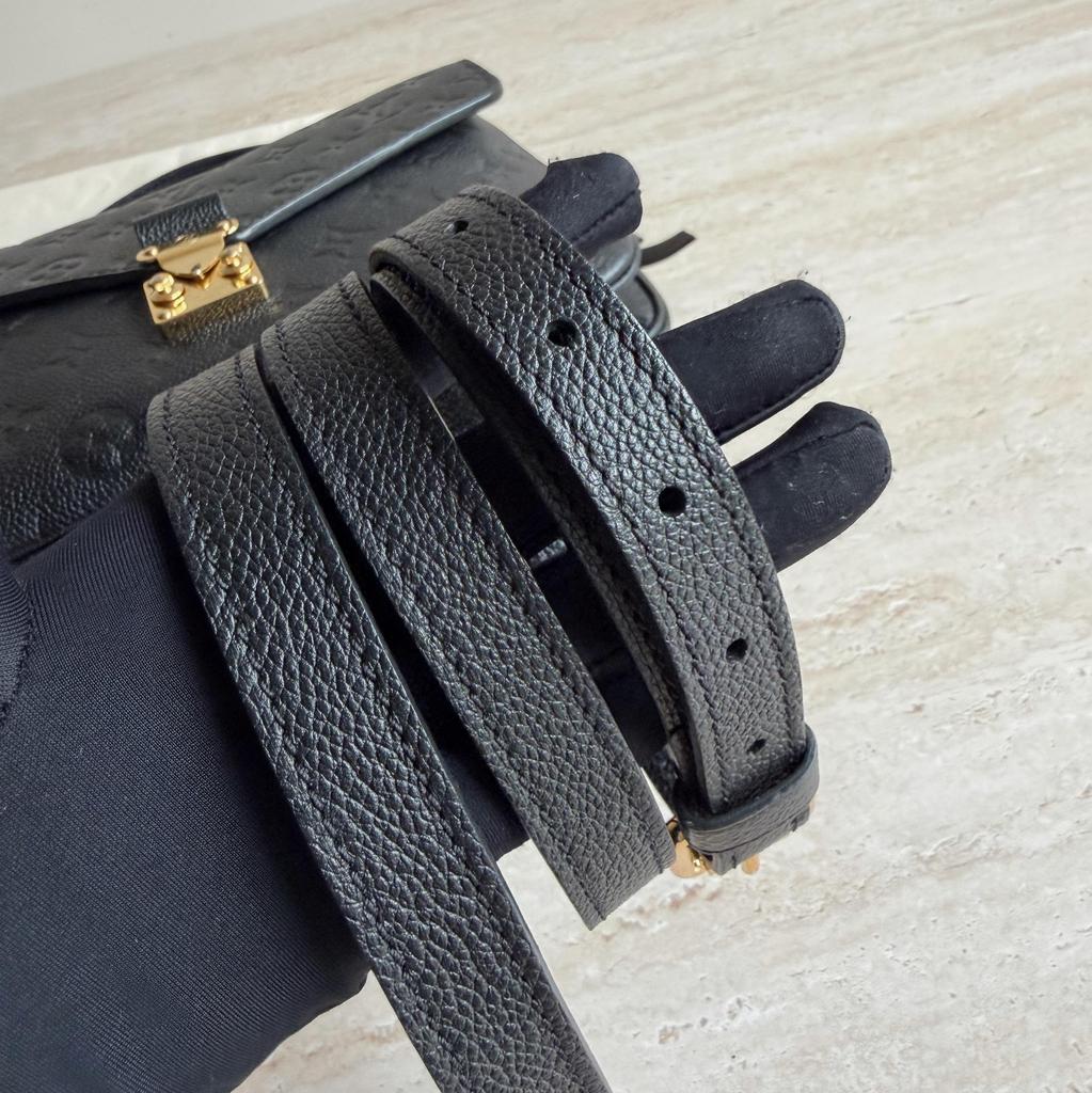 [Pre-Owned] Louis Vuitton Pochette Metis 'Black Monogram Embossed Empreinte Cowhide Leather' - Excellent #17ED7LP
