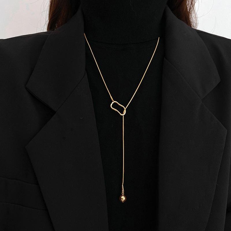 Cold Wind Silver Geometric Necklace Female Niche Design Simple High-end Long Sweater Chain Accessories Neck Chain