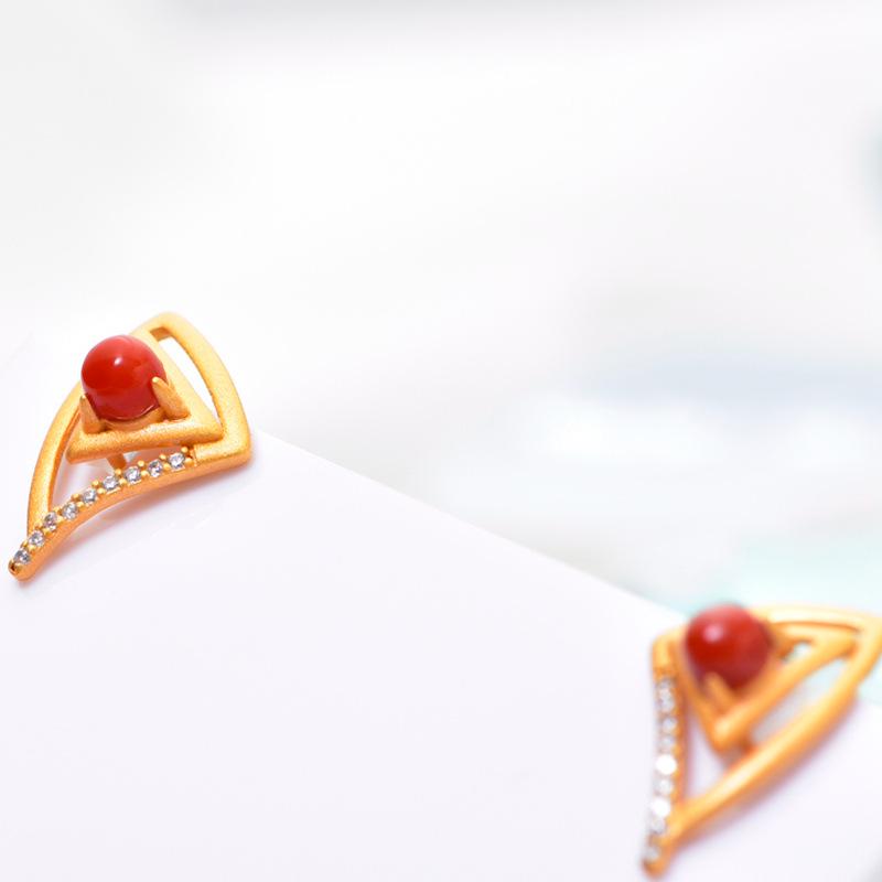 Stylish Geometric Triangle Earrings in Gold-Plated 925 Sterling Silver with Southern Red Agate
