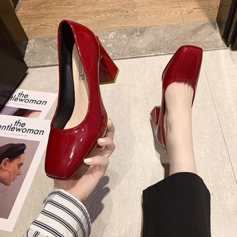 2025 Spring Square Toe Thick Heel Shallow Mouth Patent Leather Shoes Lady Temperament Retro Pumps Black Red