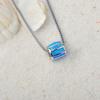 Opalperlenkette im Surf-Stil mit zarter Pulloverkette