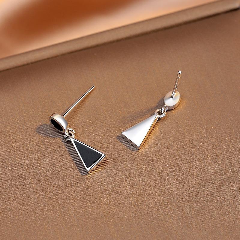 Exquisite Fashion Sterling Silver Stud Earrings Women'S Simple And Elegant Earrings Black Epoxy Triangle Geometric Jewelry Cross Mirror