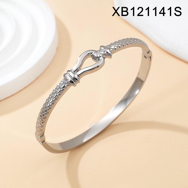 Gold-Plated Titanium Steel Diamond Pattern Horseshoe Bracelet - European Style, Luxurious & Fashionable.