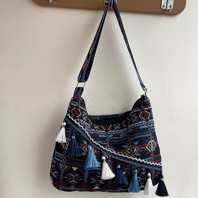 Embroidery Tote Bag for Women Aesthetic Canvas Shoulder Bag with Pocket Reusable Tote Bag for Work Shopping Women's Large Crochet Beach Bag Hobo Bag