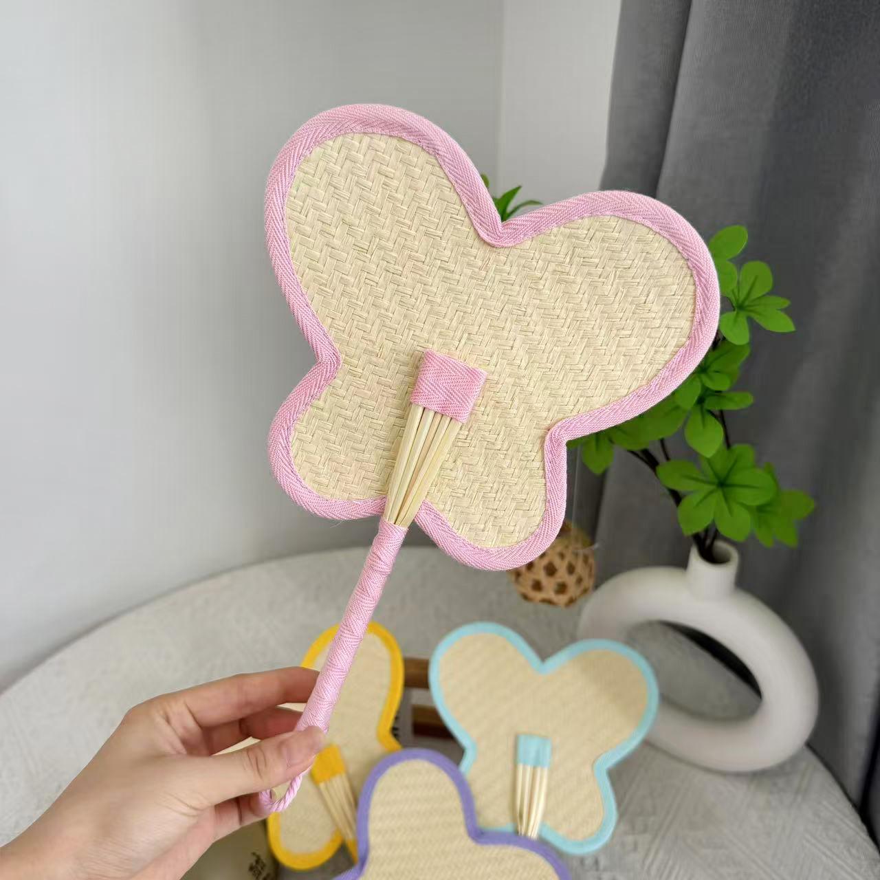 

Summer travel with the same group fan, pure handmade portable fan, cute Pu Fan About 15cm*26cm