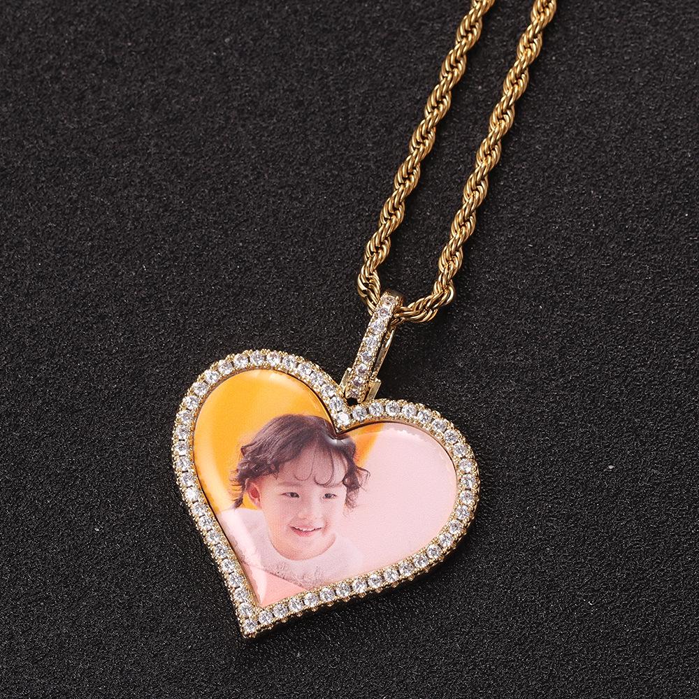 

Heart-Shaped Couples Pendant Necklace with Photo Printing - Elegant Jewelry for Men and Women