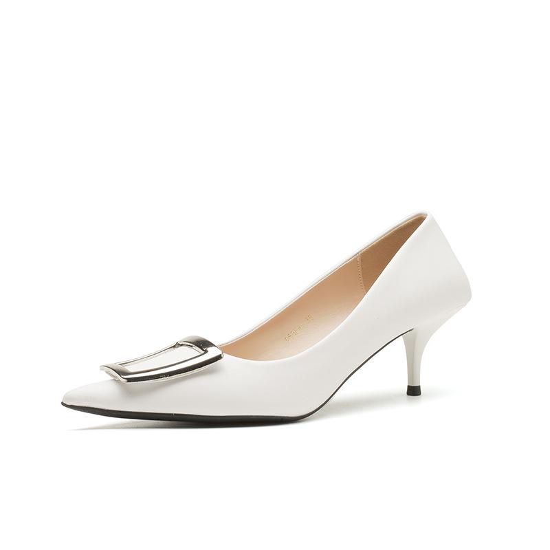 

European Station Women s Shoes 2025 Spring and Autumn New Low Heel Pointed Head Shallow Mouth Metal Buckle High Heels Daily Commuter Shoes 34 белый