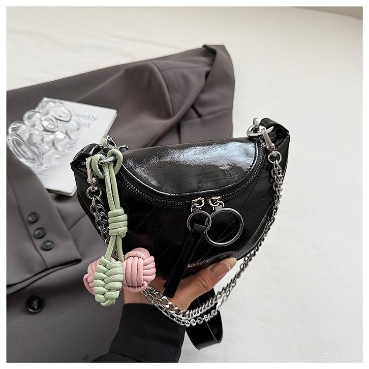 

Fashion shoulder messenger bag 2025 summer new niche design bag women s premium texture chain saddle bag tide