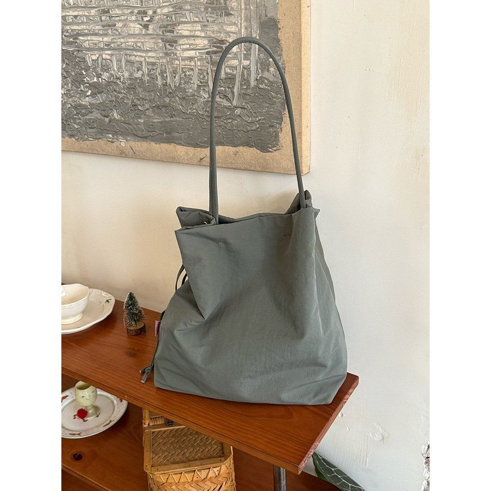 

Японская ретро нейлоновая сумка-мешок на кулиске, новая осенне-зимняя высококлассная наплечная сумка, нишевая простая сумка-тоут зелёный