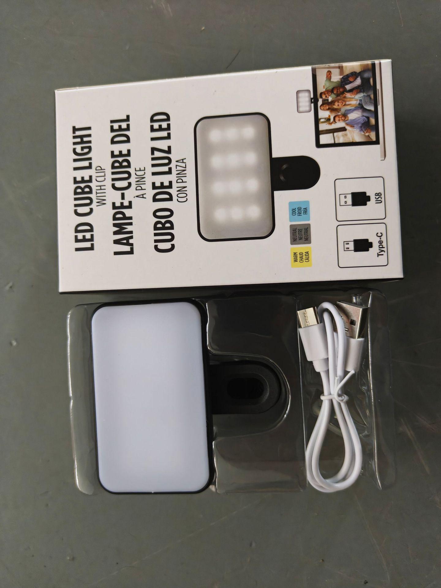 

Магнитный селфи-светильник и зеркало для макияжа с регулируемой высотой и функцией омоложения кожи