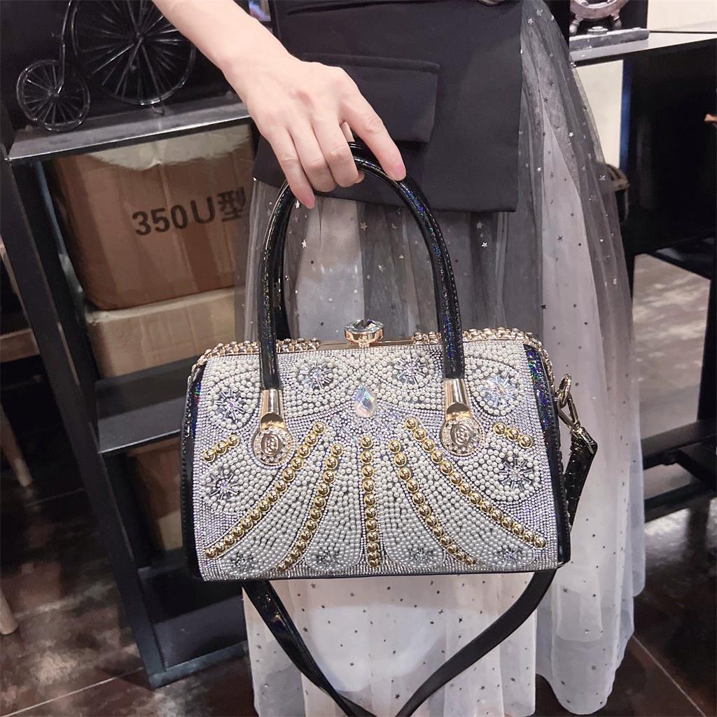 Bolso bandolera de un solo hombro con tachuelas de diamantes de moda nuevo de 2024