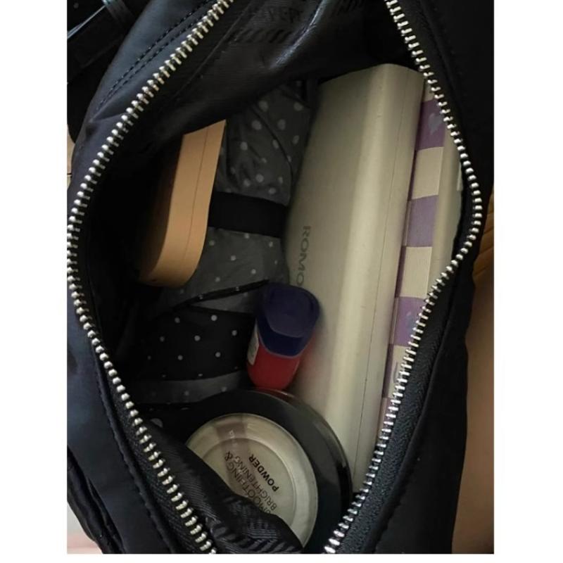 Mote Trendy Dameskuldervesker Casual Dame Nylon Hobovesker Små Svarte Håndvesker Vintage Dame Underarmsvesker Ny