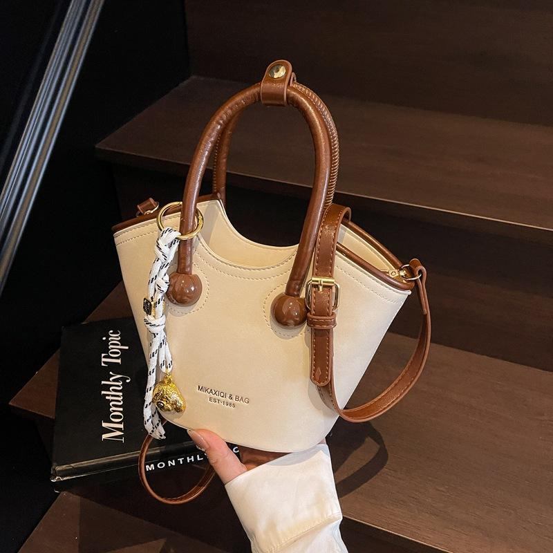 Korean niche bag women's 2025 new spring and summer versatile handbag popular single shoulder messenger bag bucket bag