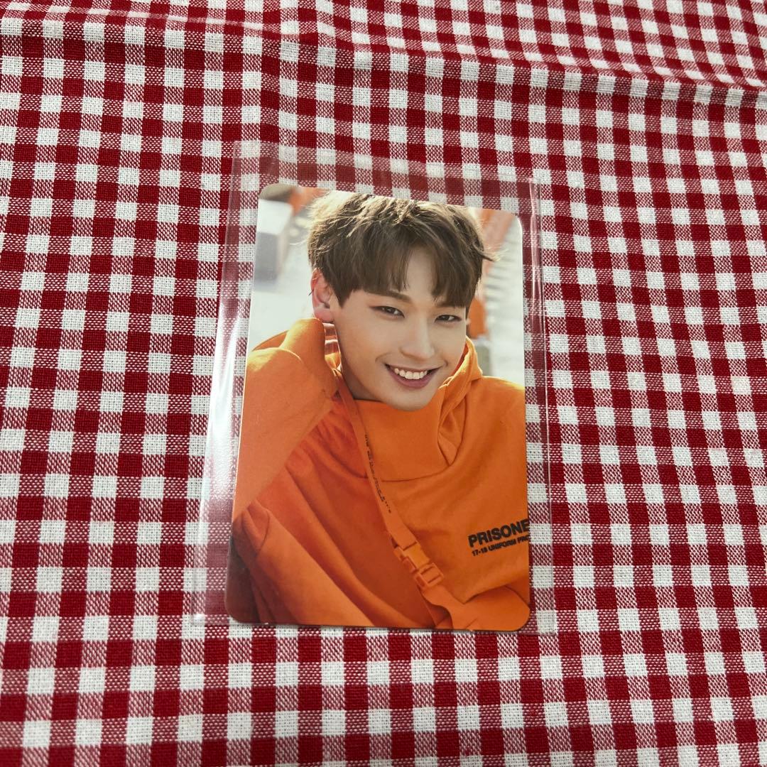 

[USED] SF9 Inseong photocard, shipped in a hard case.