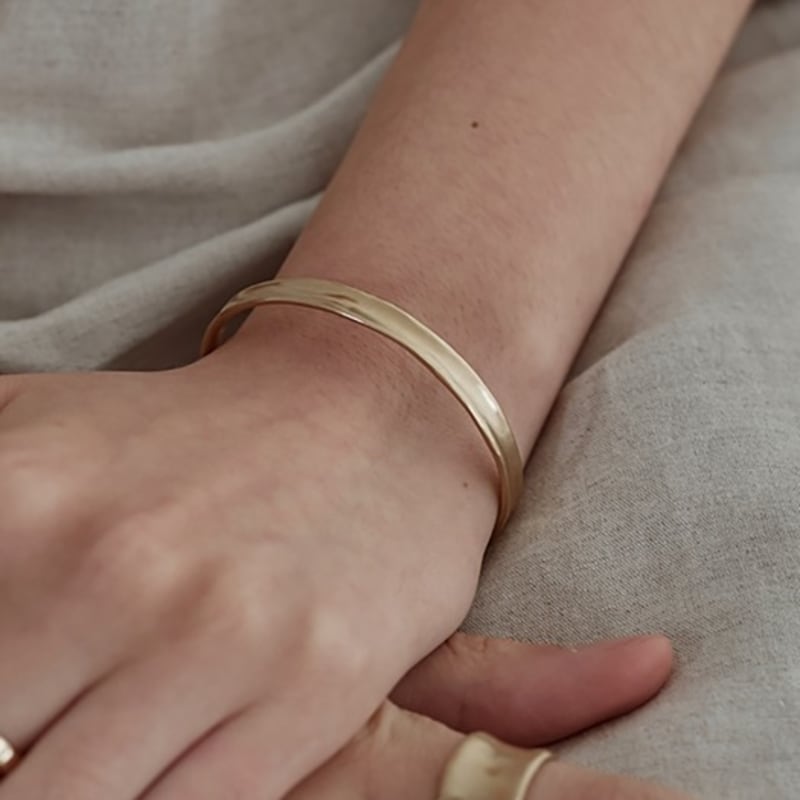 Meumdal Hollow Bangle (gold)