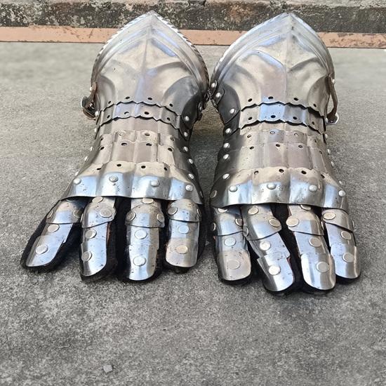 Handcrafted Medieval Steel Armor Gauntlet Pair Knight Costume Cosplay LARP Renaissance Fair Collectible
