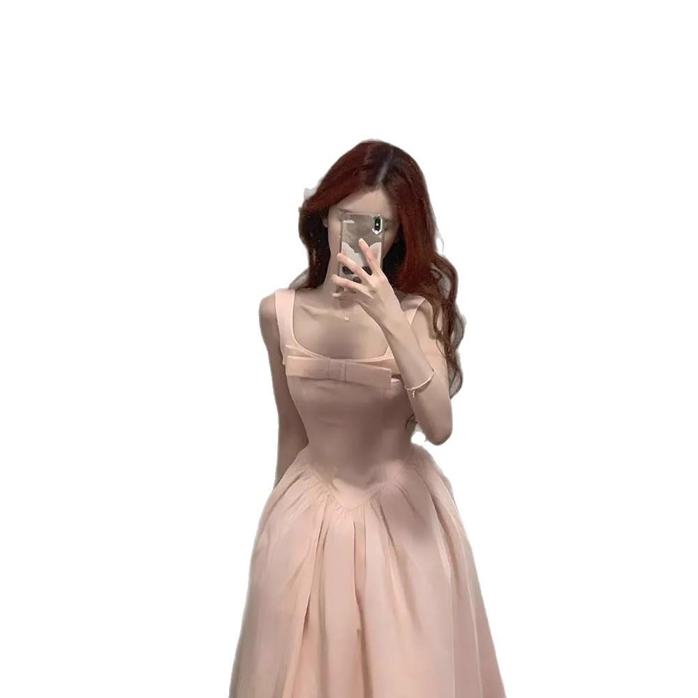 Francouzské růžové preppy večerní šaty áčkového střihu se čtvercovým výstřihem a vysokým pasem