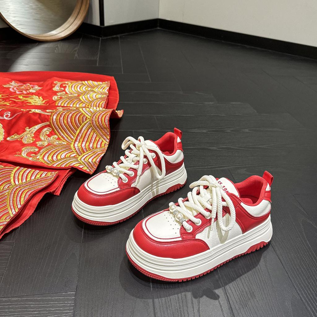 Gift red wedding shoes 2025 new bride platform inner height increase leather casual bridesmaids festive sports high heels