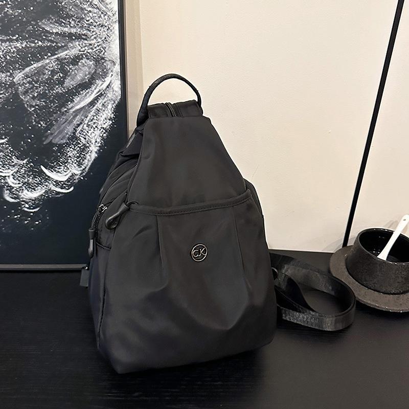 

Новый модный женский рюкзак из стираной ткани, легкая и простая нагрудная сумка, универсальная дорожная сумка большой вместимости для поездок на работу 20*15*28 чёрный