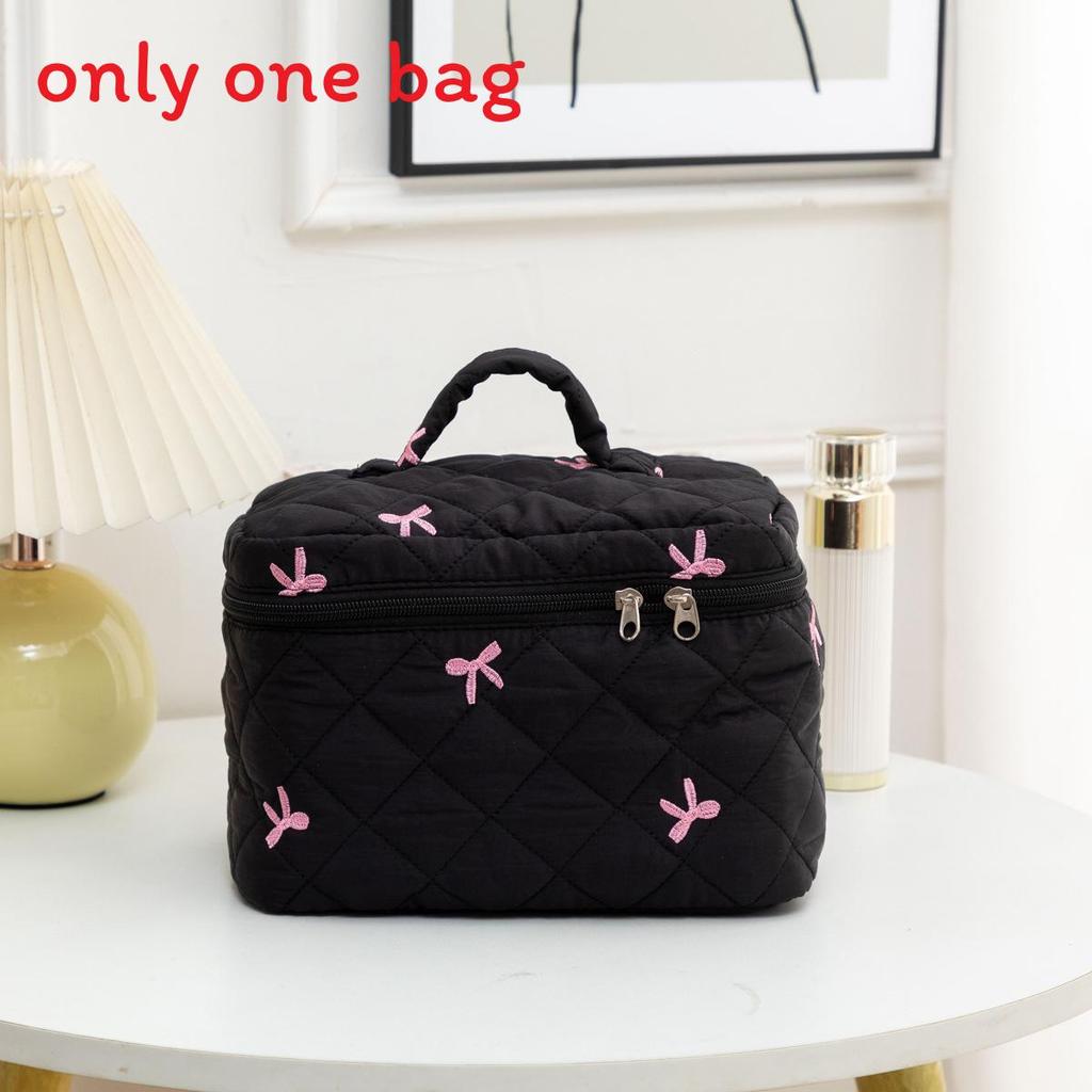 

Sweet Style Quilted Cosmetic Pouch With Floral Design And Functional Compartments For Daily Carry чёрный
