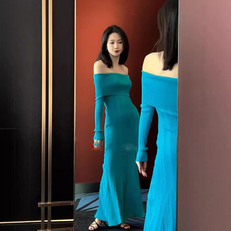 Autumn and Winter New Temperament One-word Shoulder Unique Super Good-looking High-end Sense Thin Fashion Knitted Dress