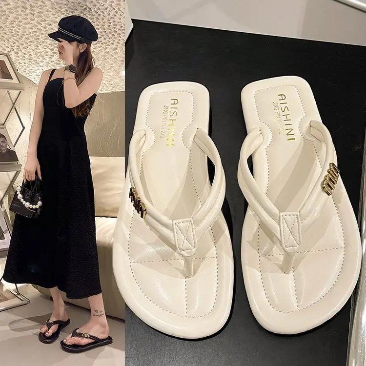 Fashion Women's flip flops for summer fashion 2025 new flat bottomed toe clip on internet famous sandals beach shoes