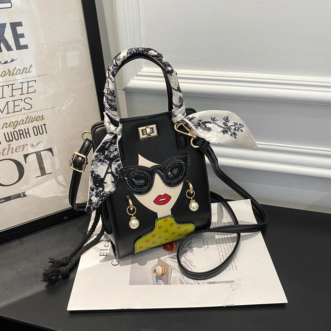 

Япония и Южная Корея Сумка в стиле Spice Girl женская 2025 новая личность красивая женщина на плечо сумка-мессенджер внешняя торговля интернет-знаменитость тоут чёрный