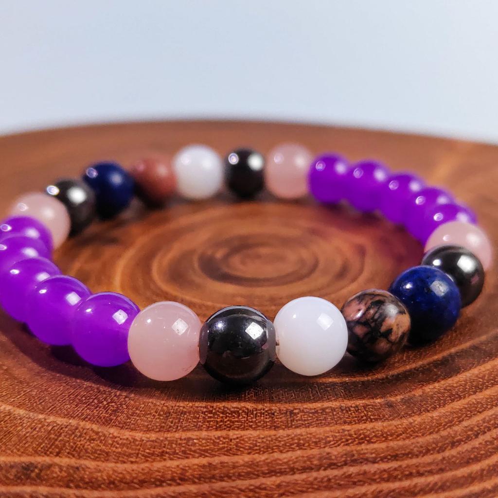 This 8mm amethyst mixed natural stone hand-woven bracelet is suitable for both men and women and is a perfect everyday choice.