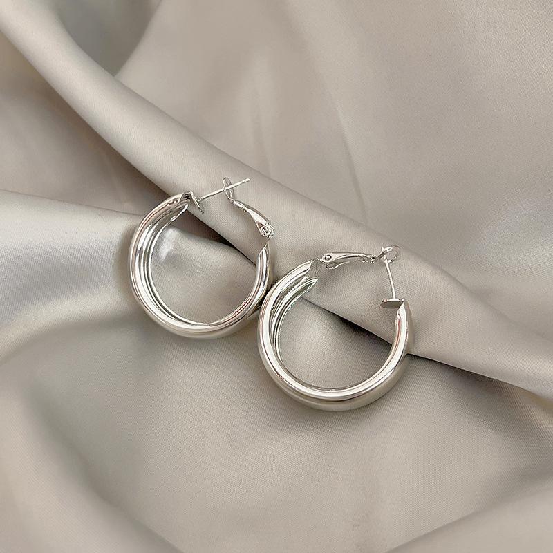 Silver needle wide face large circle metal ear buckle gold personality creative design earrings cold wind earrings women
