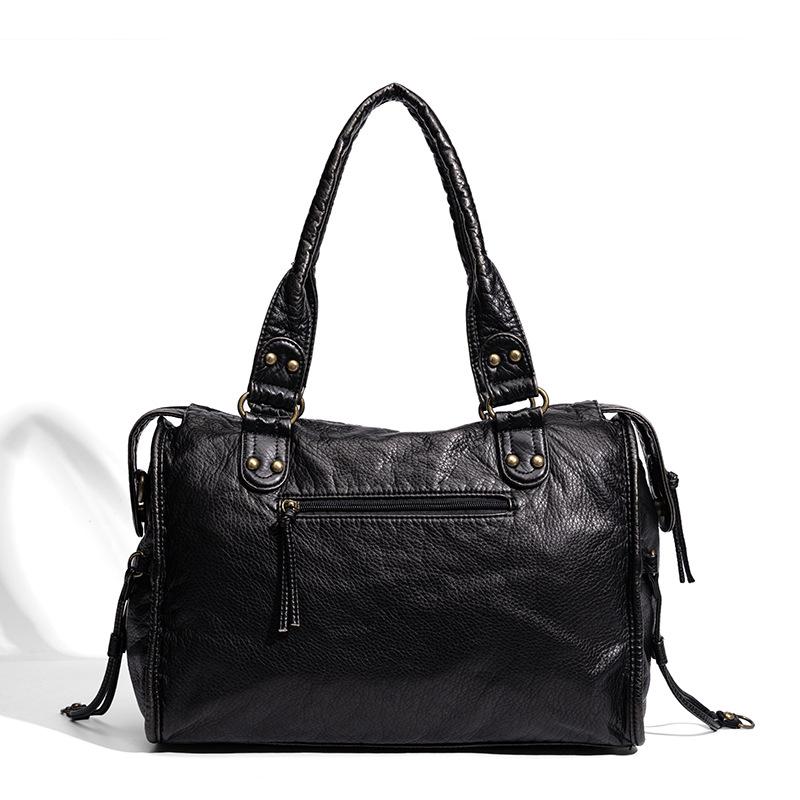 Outdoor trend women's large-capacity bag, locomotive bag, French retro shoulder messenger bag, underarm tote bag, washing bag.