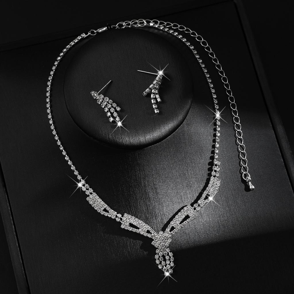 Ladies' Temperament Luxury Rhinestone Necklace Earrings Two-piece Set High-end Bridal Jewelry Set Necklace 2026