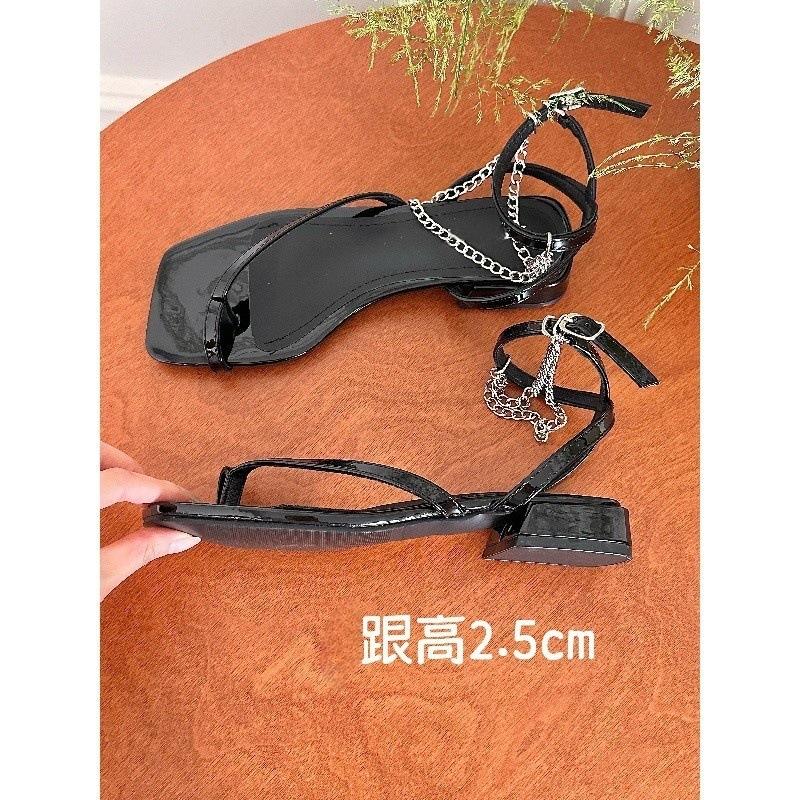 Stylish and fine to wear! Temperament square head toe word with thick heel sandals women's summer chain flat sandals