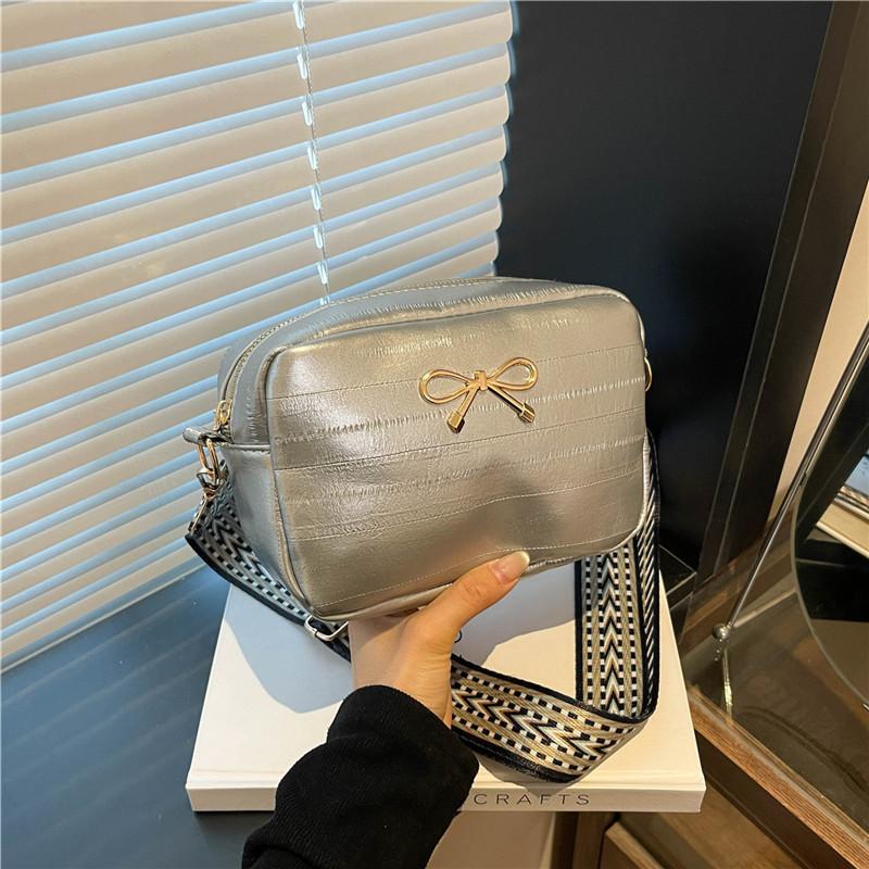 Korean Sweet Casual Shoulder Axillary Bag 2025 New Simple Solid Color Bow Messenger Bag Personalized Ins Small Square Bag