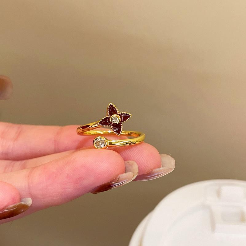 Кольцо-ромб с цветами, покрытое 18-каратным золотом - Праздничное красное новогоднее украшение