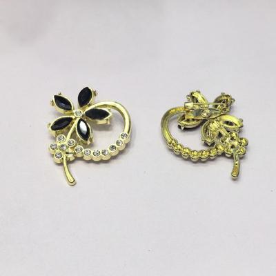 Exquisite Retro Crystal Flower Brooch for Women - Elegant Corsage Pin for Coats and Cardigans