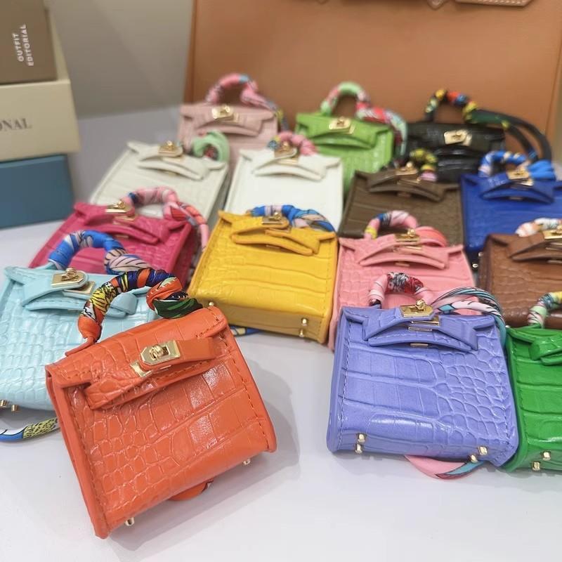 Mini Kelly bag pendant, crocodile pattern leather, cute miniature bag pendant, high-end car keychain, car pendant.