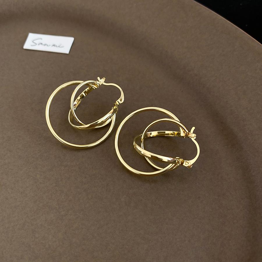 Европейские и американские металлические круглые полые серьги-гвоздики нишевый уникальный дизайн серьги легкая роскошь серьги для commuters