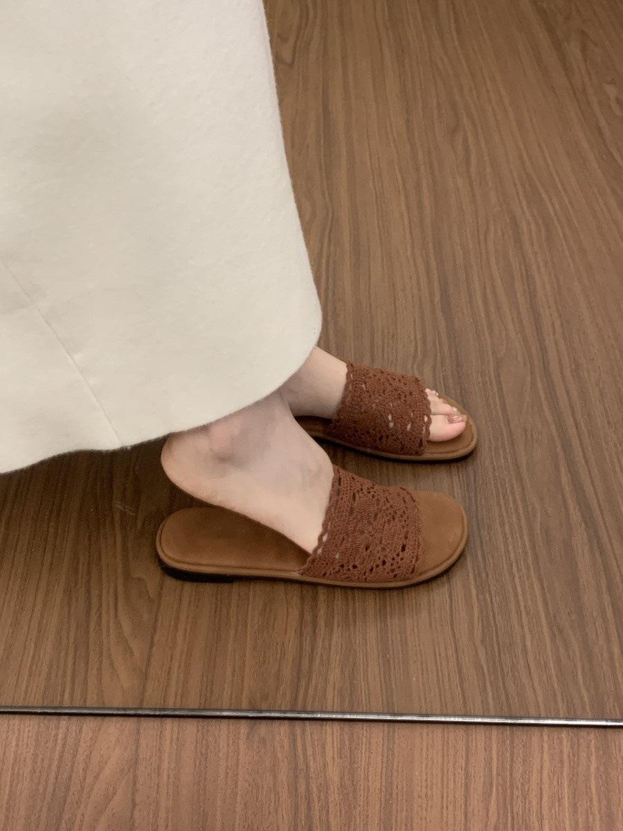 

Ethnic style flat-bottomed open-toed slippers for women s summer wear seaside vacation with skirts, beach sandals 40