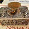 Antiek Legering Zingvogel Ornament Met Engel Embossed Patroon Mechanisch Muziekdoosje Voor Bureau Planken Display Cadeau