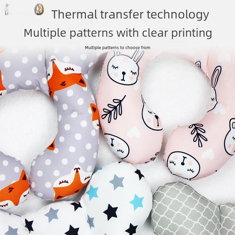 Cestovní polštářek pro miminka ve tvaru U s kresleným vzorem pro oporu hlavy a krku