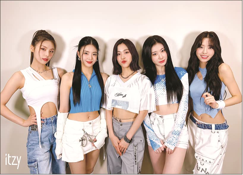 ITZY Goods 12 Posters + 1 Sticker Set (ITZY) PO